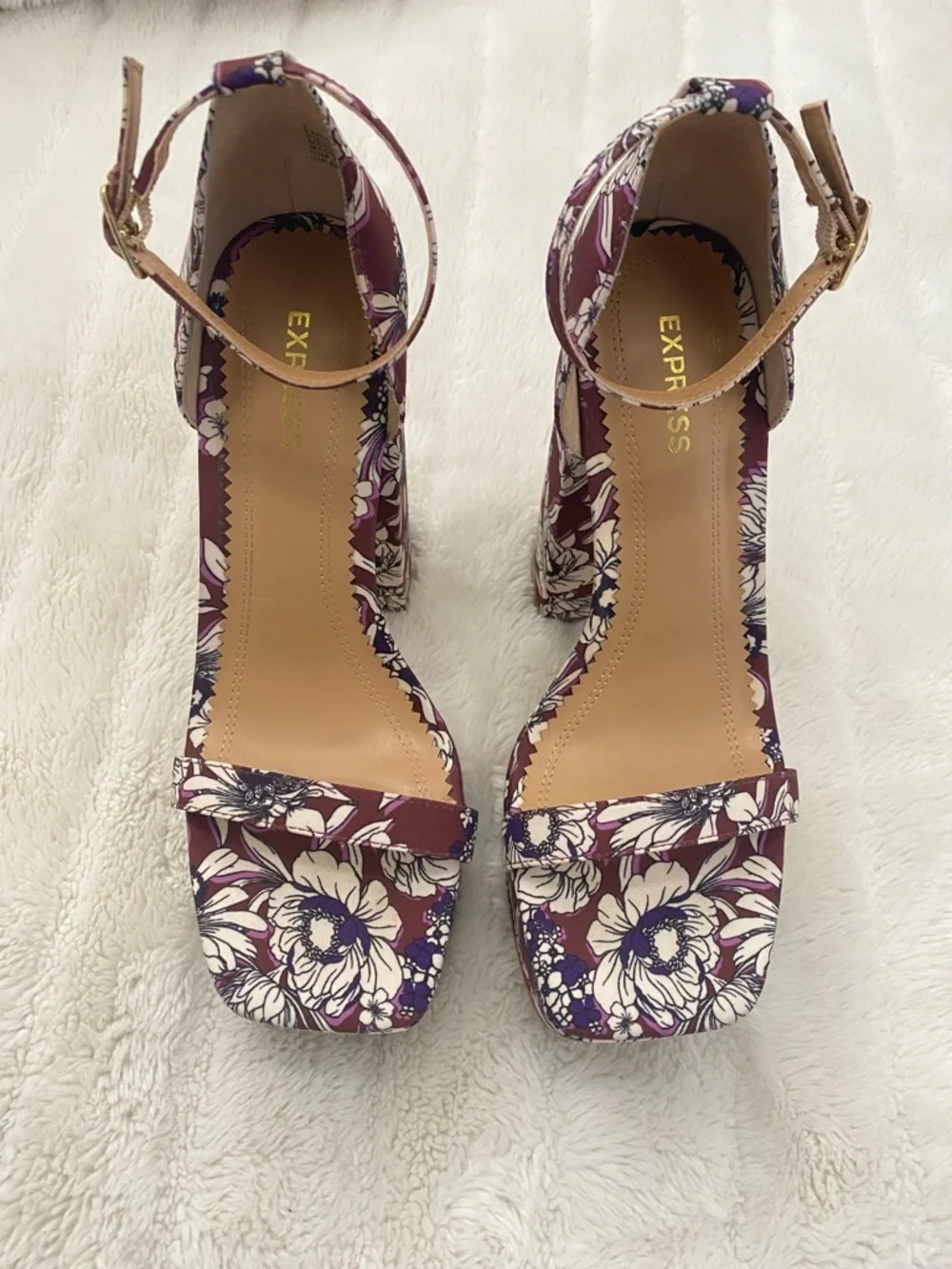 Express Platform Ankle-Strap Floral Heeled Sandals in Plum Size 7